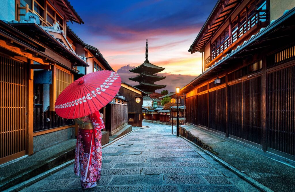 Woman wearing japanese traditional kimono at Yasaka Pagoda
